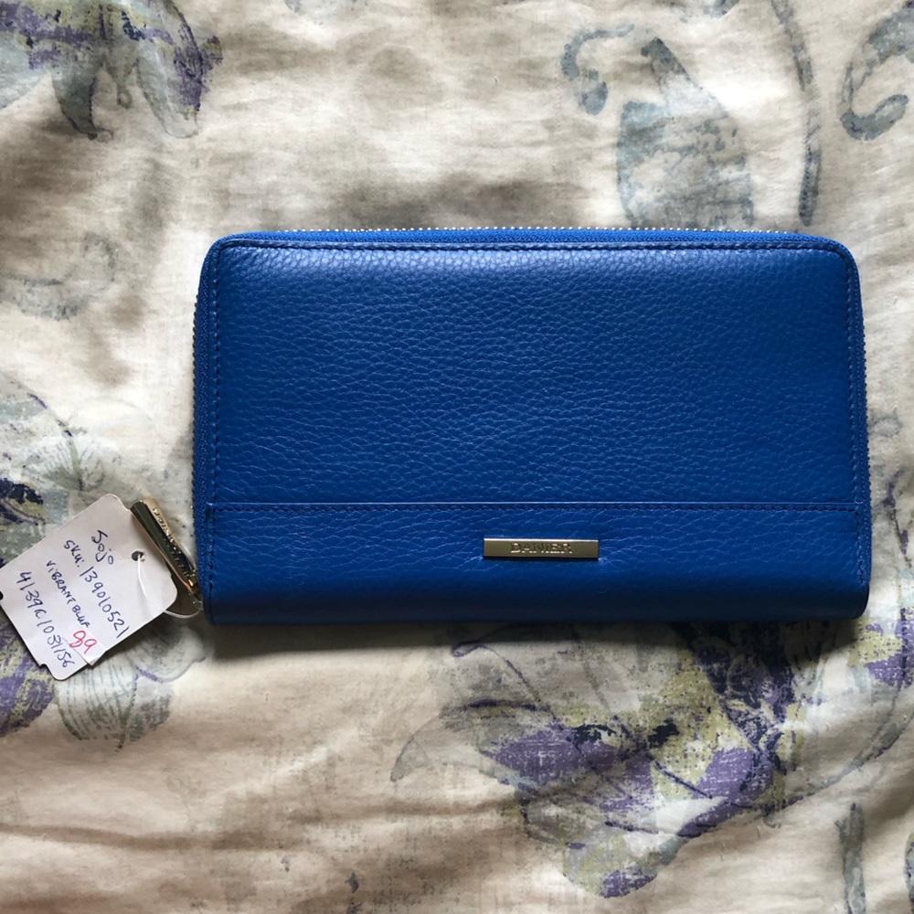 Brand new danier leather pebbled leather wallet in vibrant blue